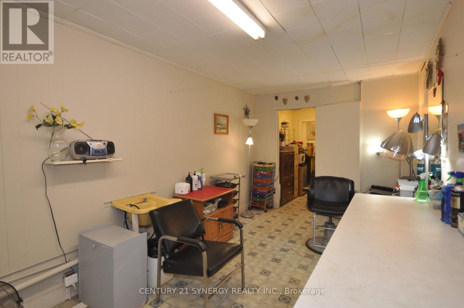 14 Beckwith Street N Property Photo 11
