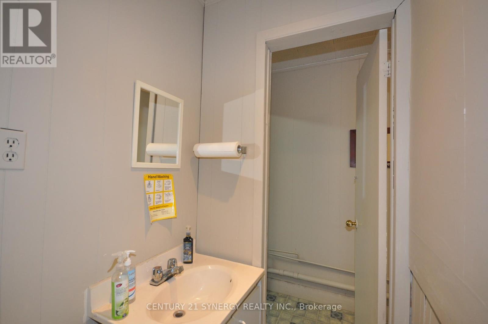 14 Beckwith Street N Property Photo 16