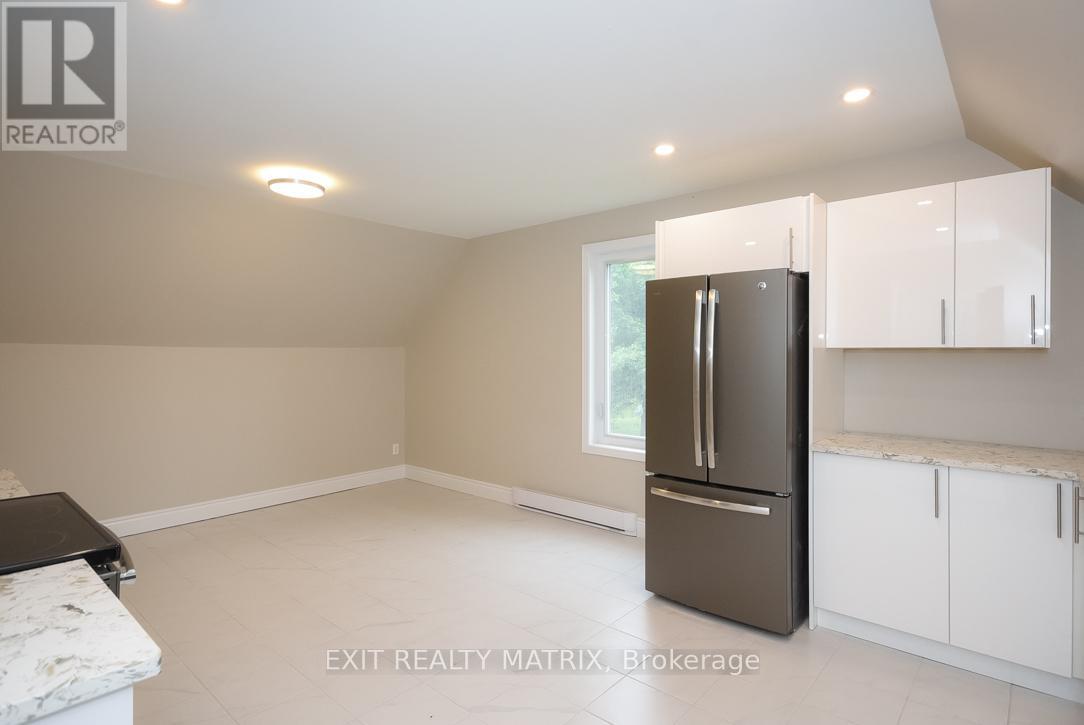 Unit 2 - 1429 Meadow Drive Property Photo 17