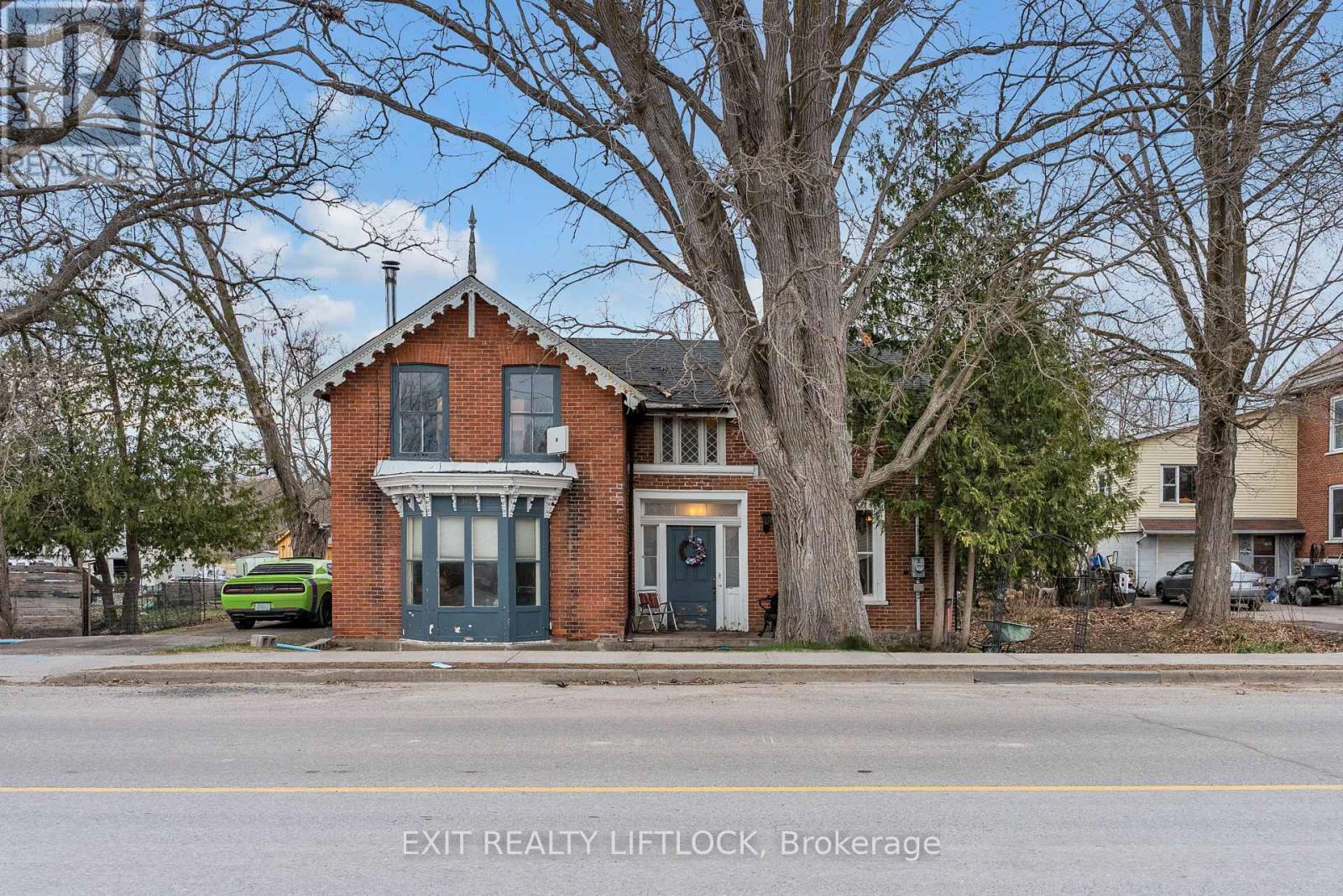 184 St. Lawrence Street E Property Photo 2