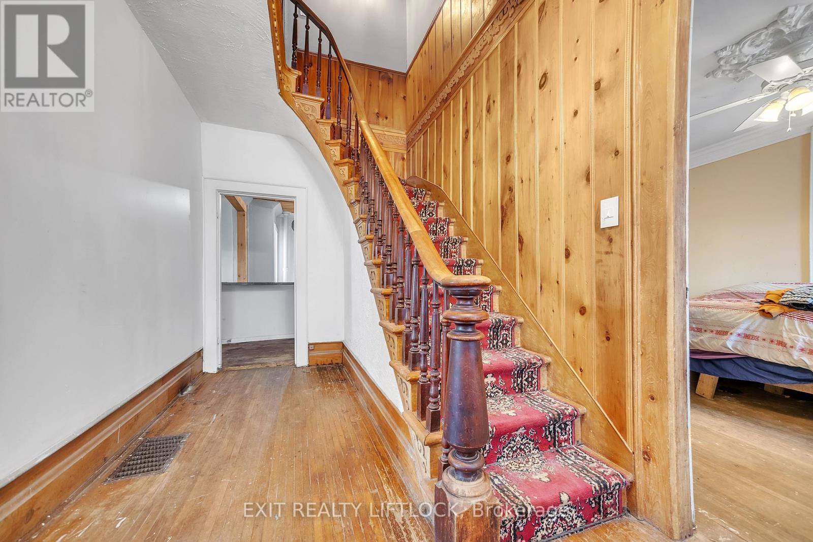 184 St. Lawrence Street E Property Photo 5