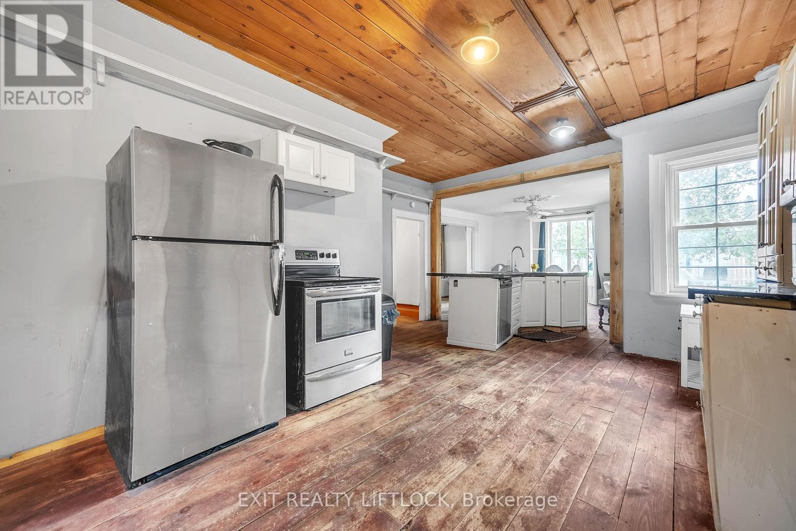 184 St. Lawrence Street E Property Photo 6