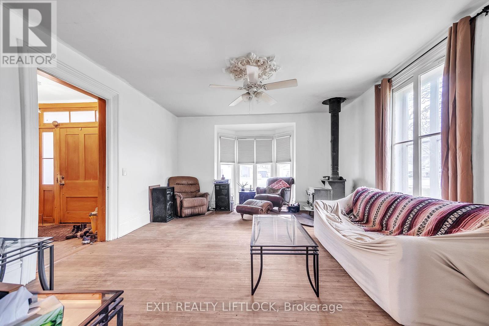 184 St. Lawrence Street E Property Photo 11