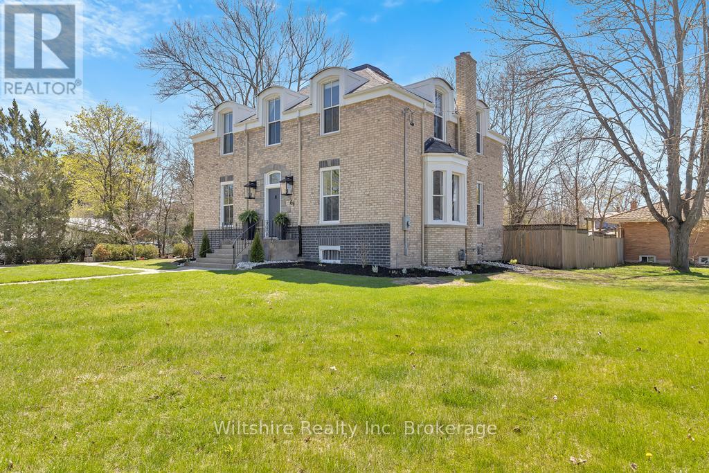 64 South Street W Property Photo 5