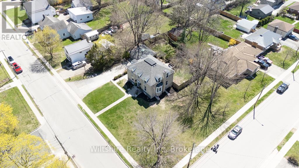 64 South Street W Property Photo 7