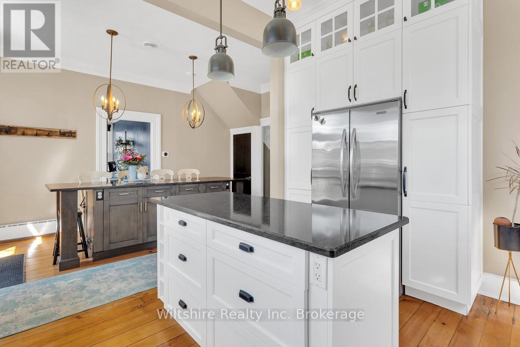 64 South Street W Property Photo 9