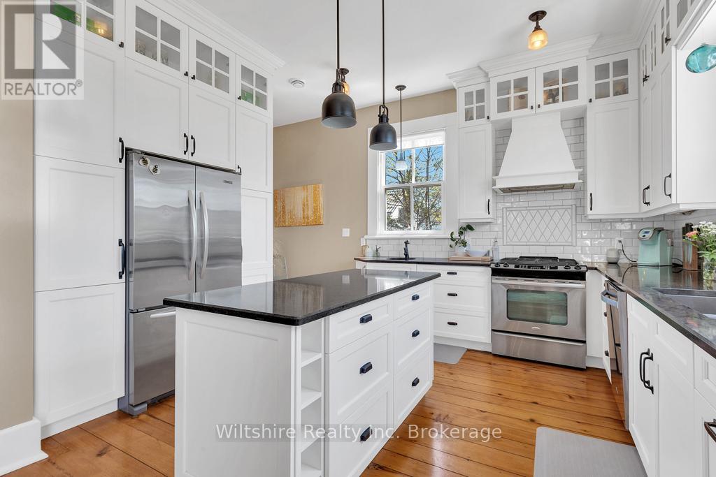 64 South Street W Property Photo 11