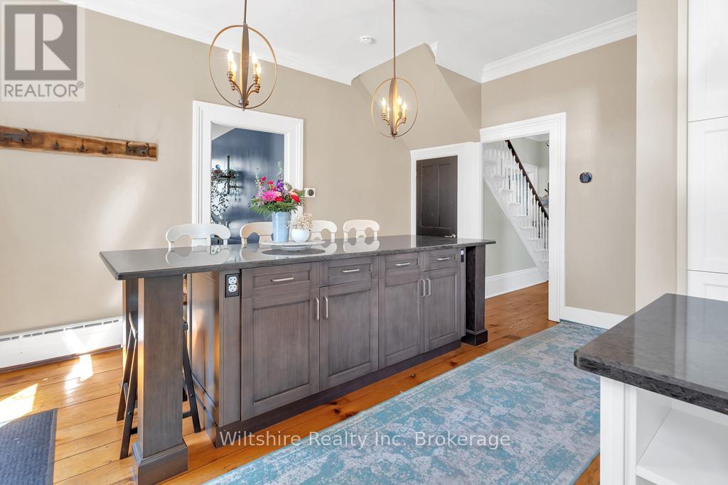 64 South Street W Property Photo 14