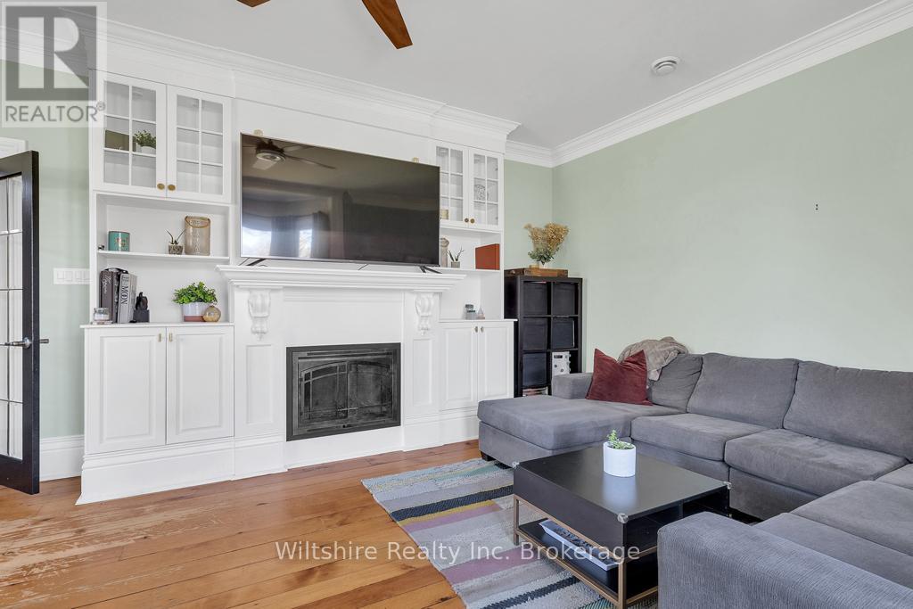 64 South Street W Property Photo 21