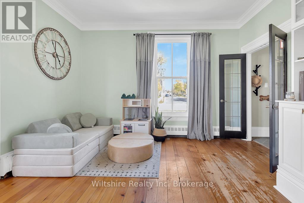 64 South Street W Property Photo 22