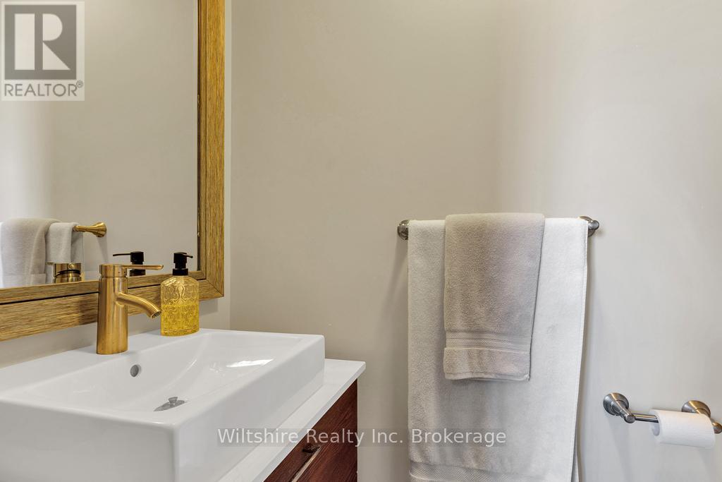 64 South Street W Property Photo 25