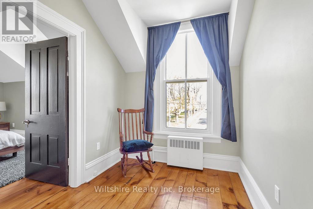 64 South Street W Property Photo 29