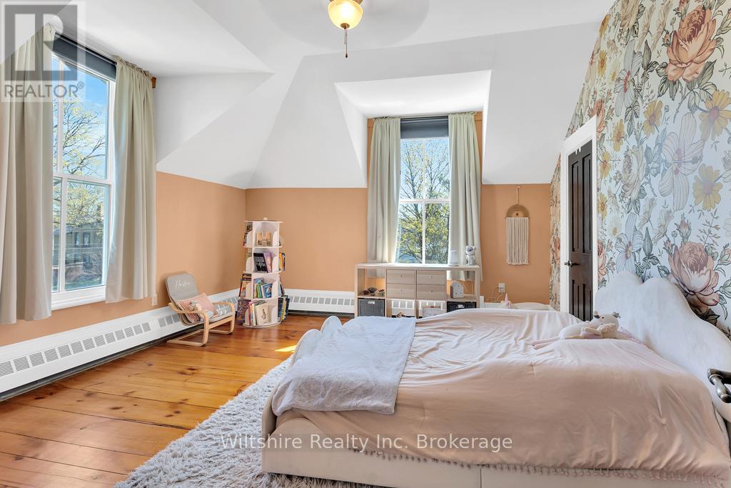 64 South Street W Property Photo 32
