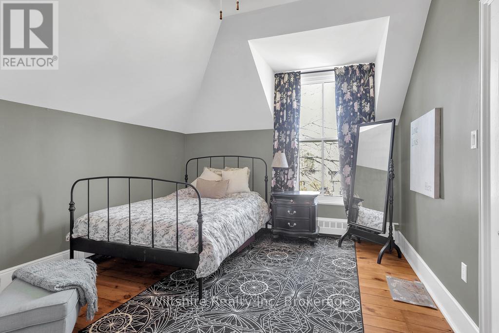 64 South Street W Property Photo 33