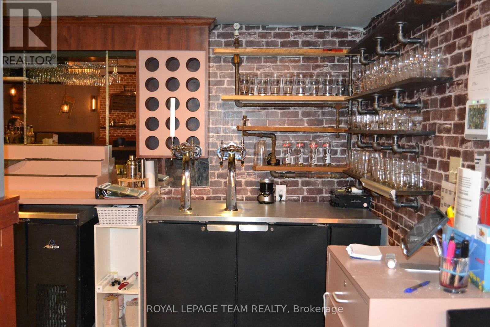 129 John Street N Property Photo 2