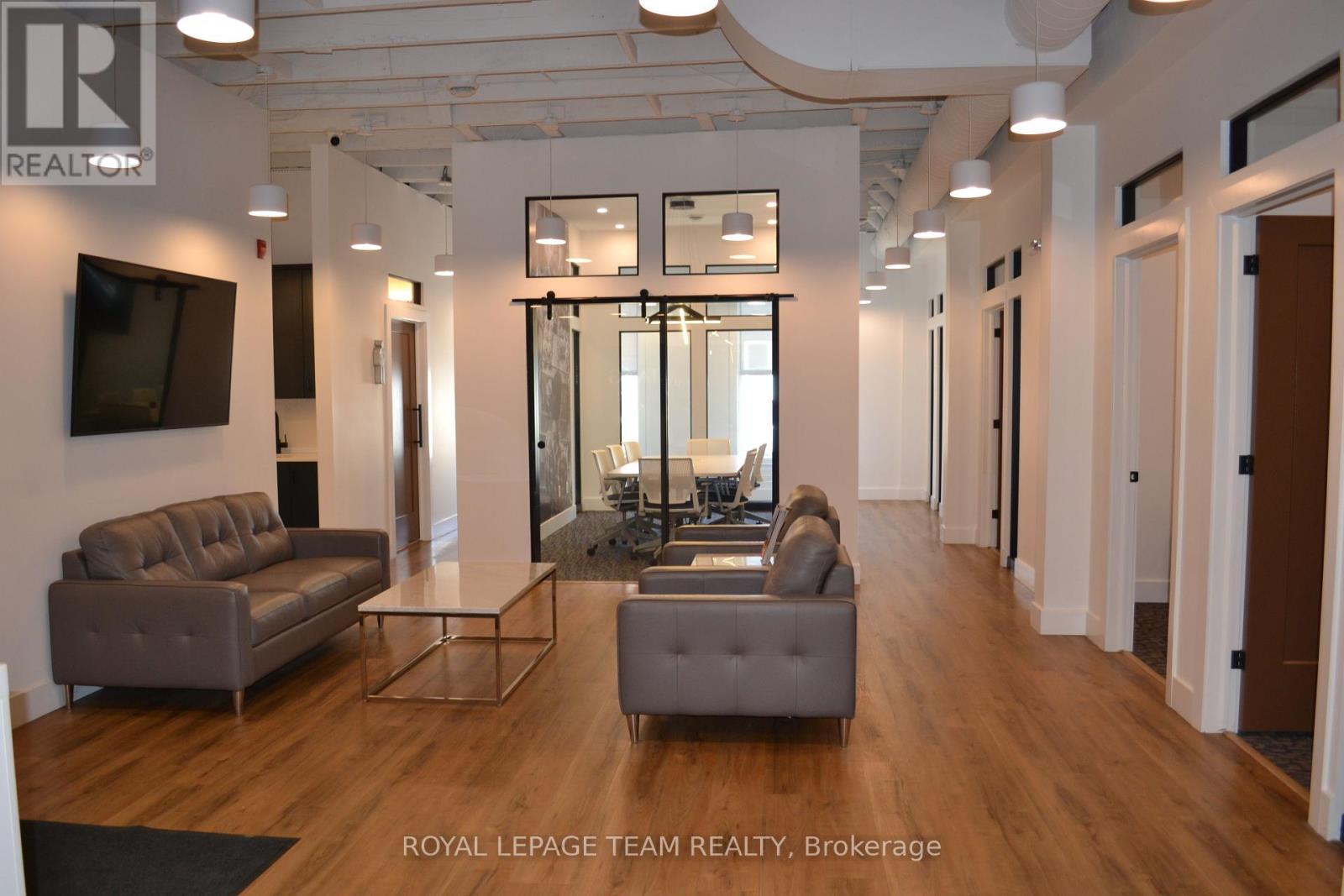 129 John Street N Property Photo 10