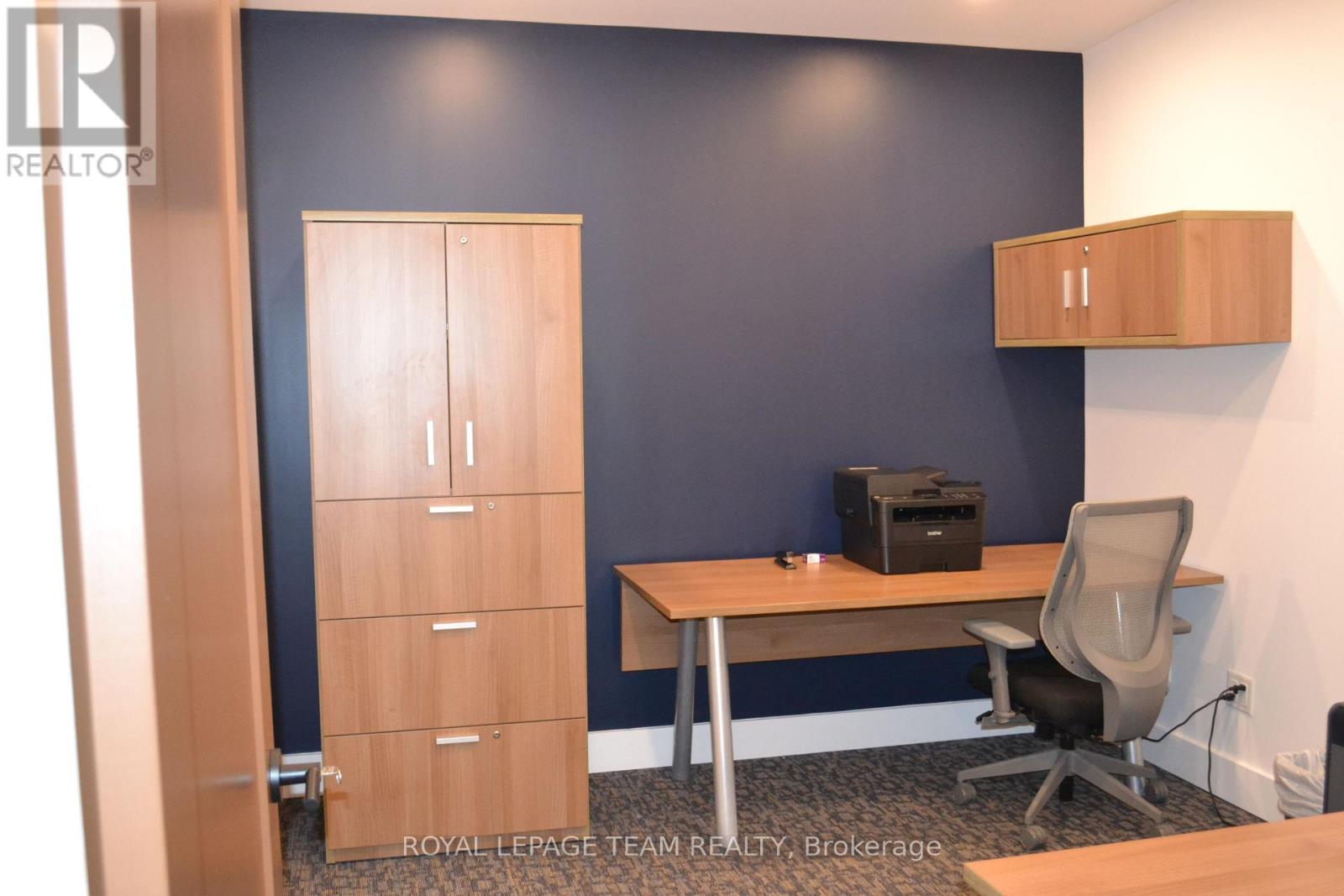 129 John Street N Property Photo 12