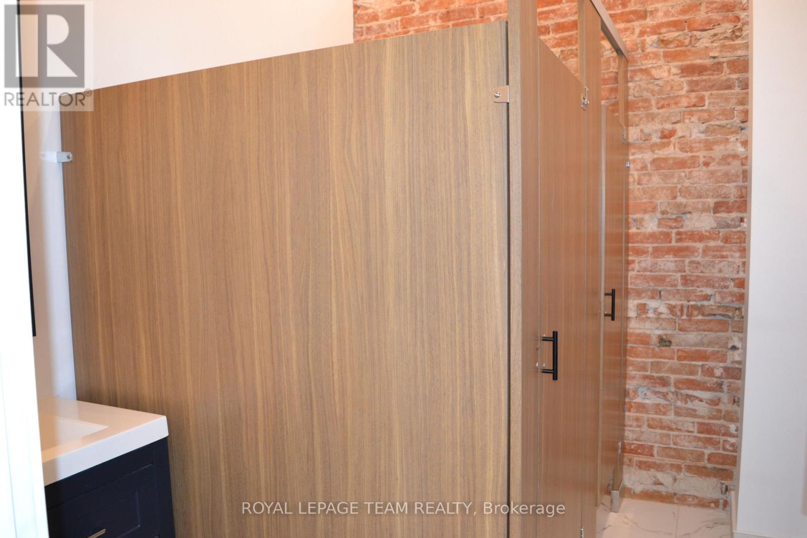 129 John Street N Property Photo 19