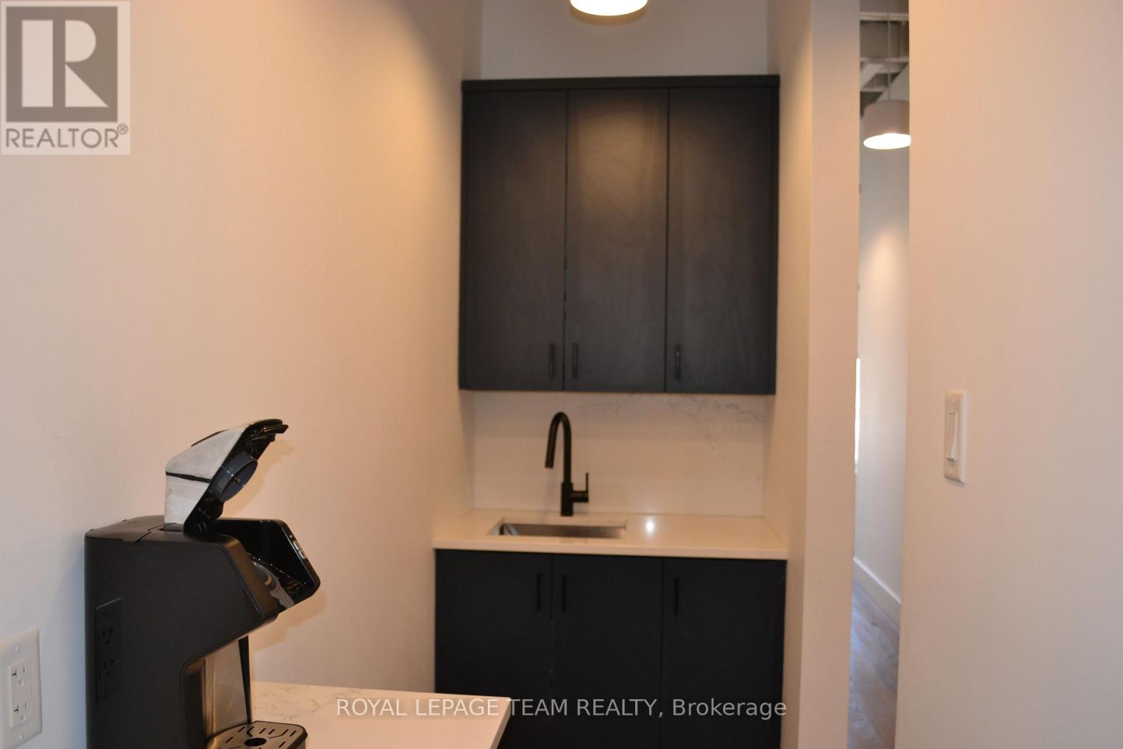 129 John Street N Property Photo 22
