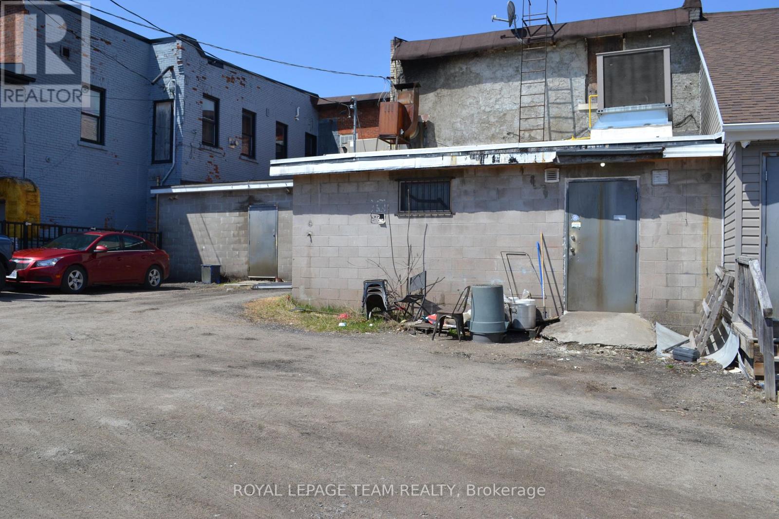 129 John Street N Property Photo 24