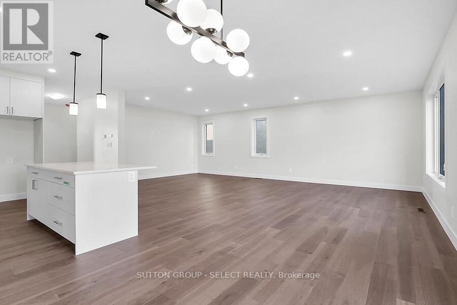 17 - 7966 Fallon Drive Property Photo 6