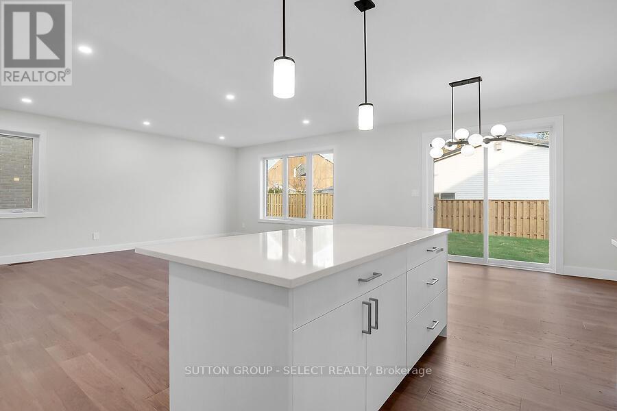 17 - 7966 Fallon Drive Property Photo 8