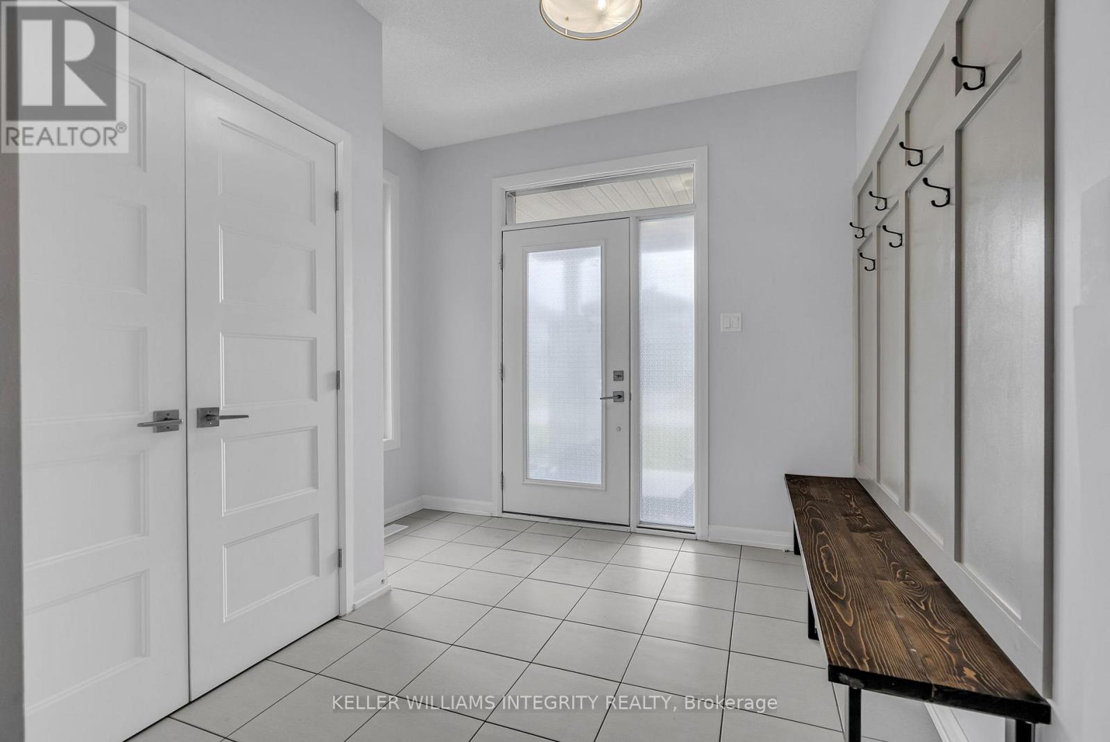 176 Onyx Crescent Property Photo 3