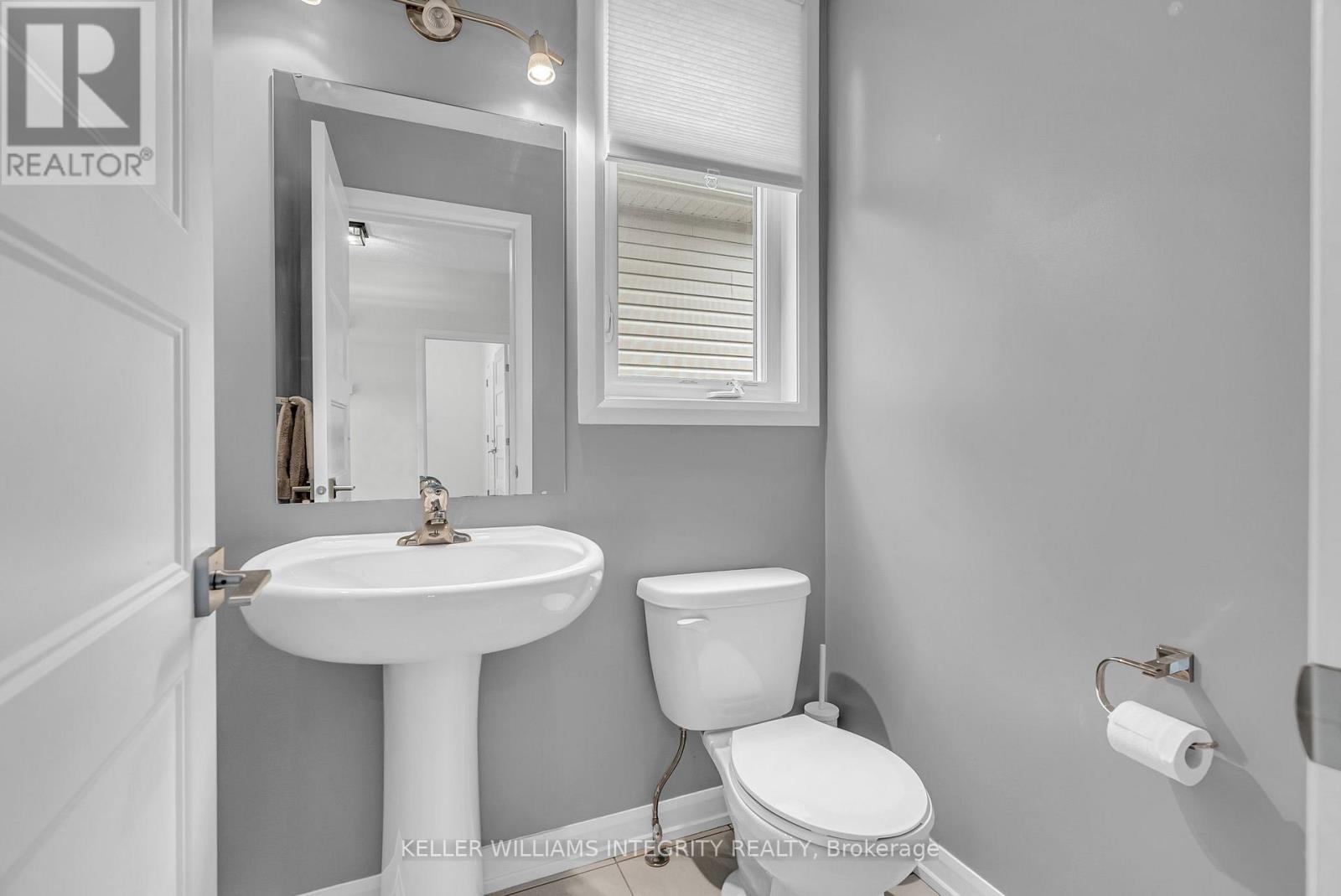 176 Onyx Crescent Property Photo 5
