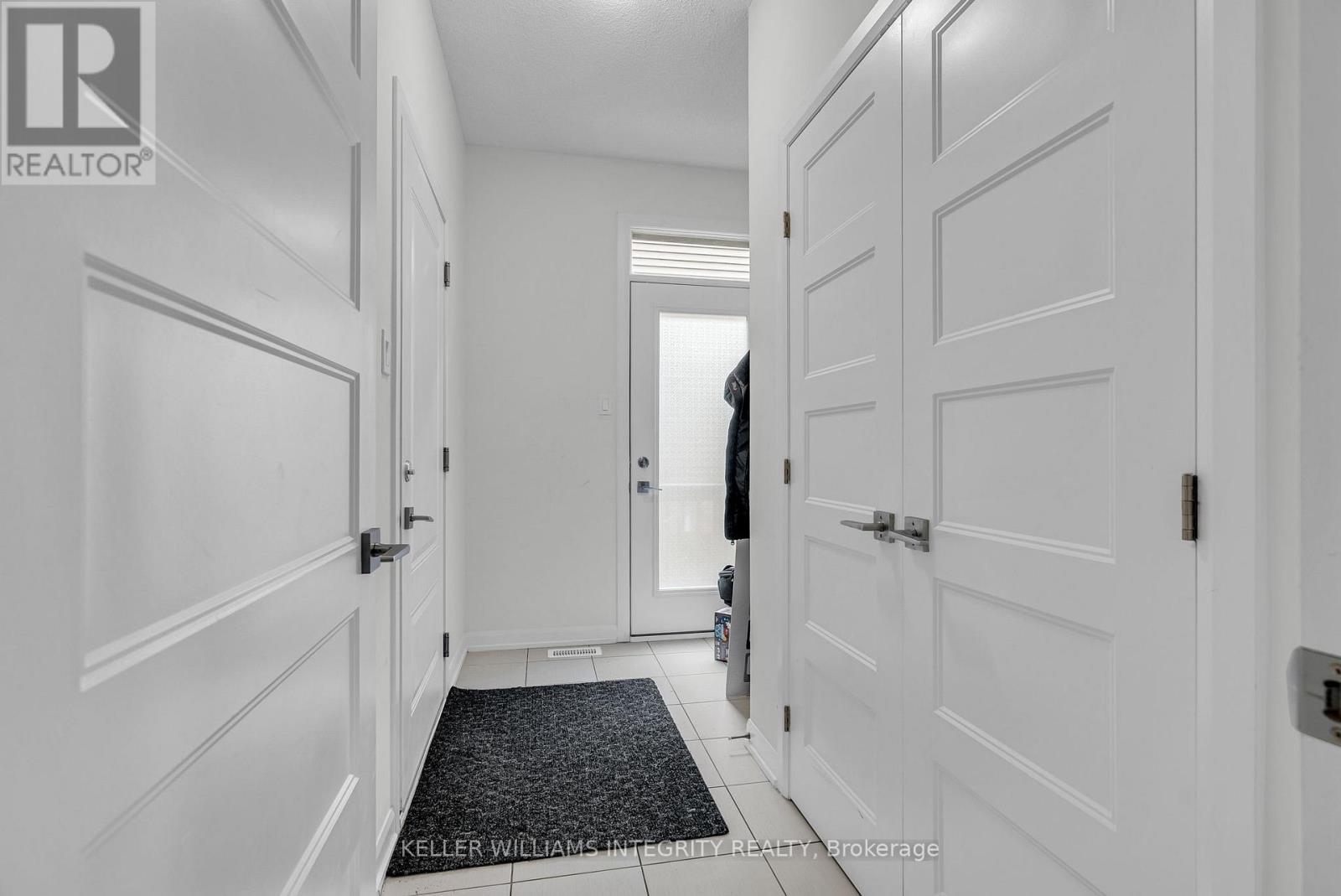 176 Onyx Crescent Property Photo 6