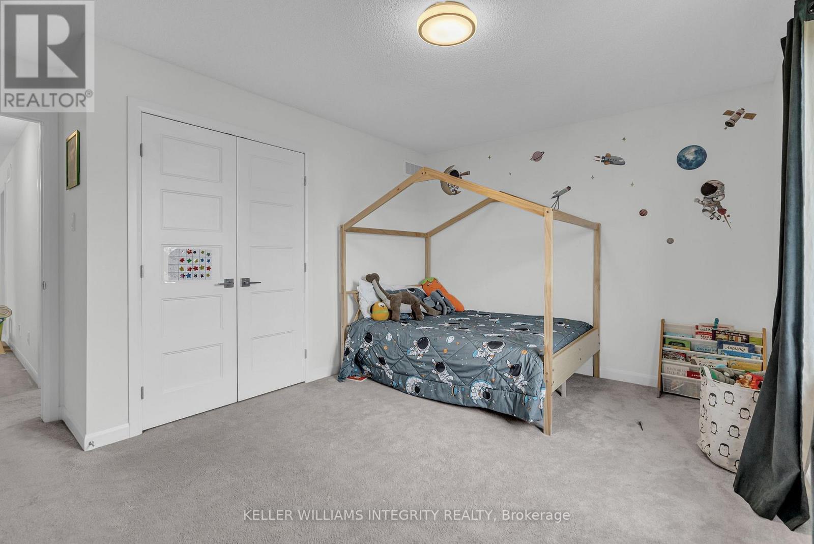 176 Onyx Crescent Property Photo 30