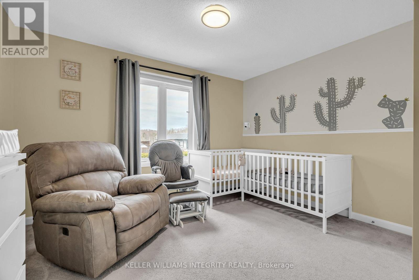 176 Onyx Crescent Property Photo 32