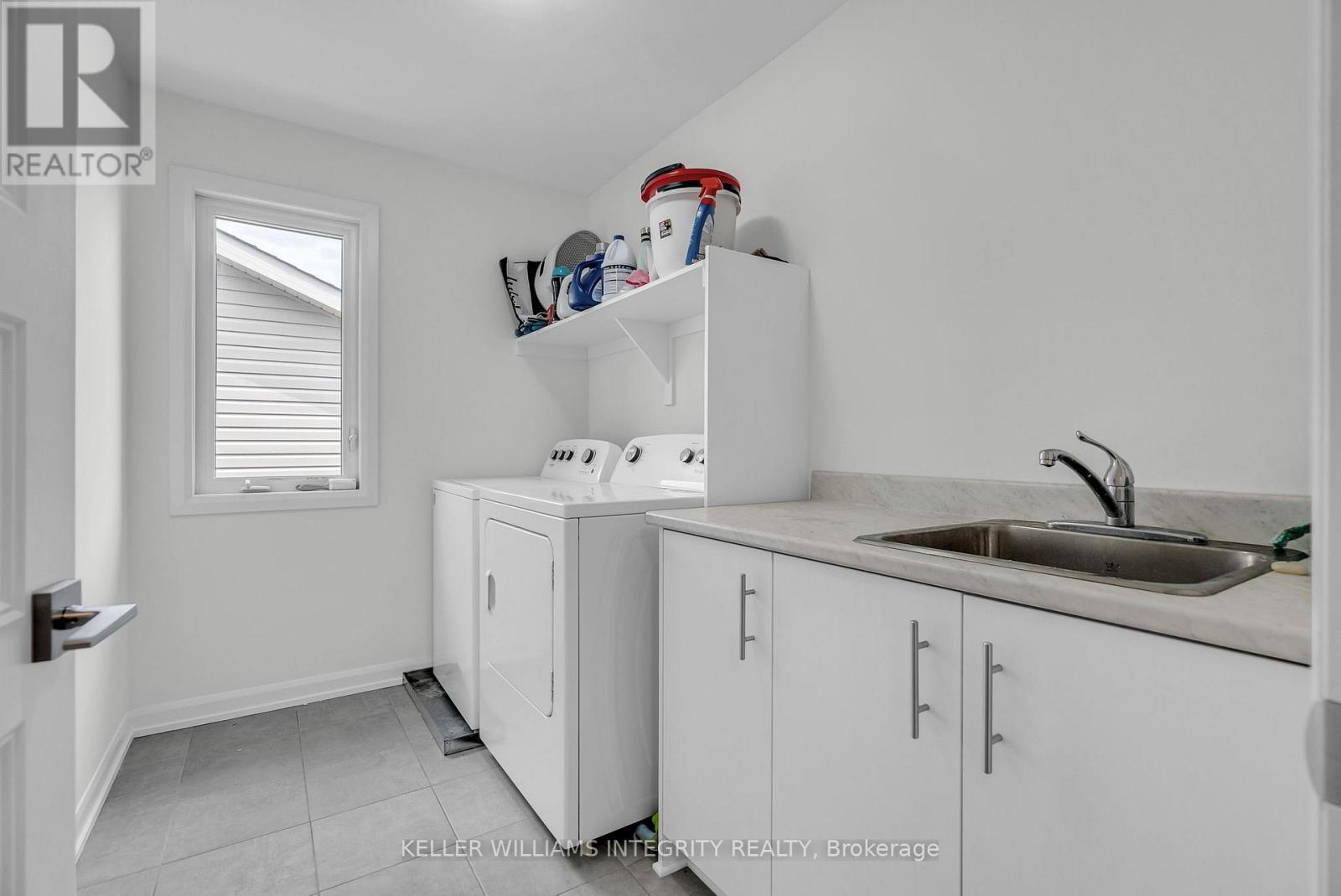 176 Onyx Crescent Property Photo 34