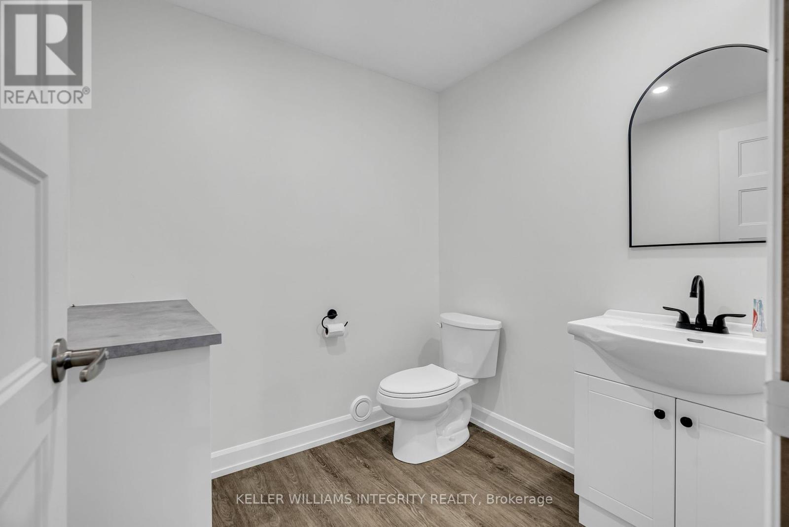 176 Onyx Crescent Property Photo 39