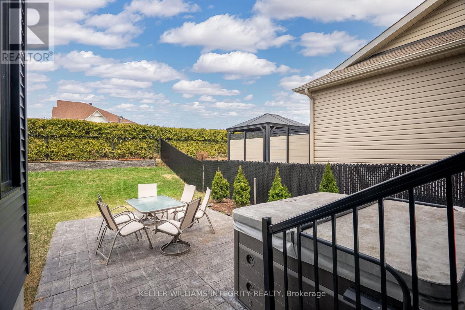 176 Onyx Crescent Property Photo 41