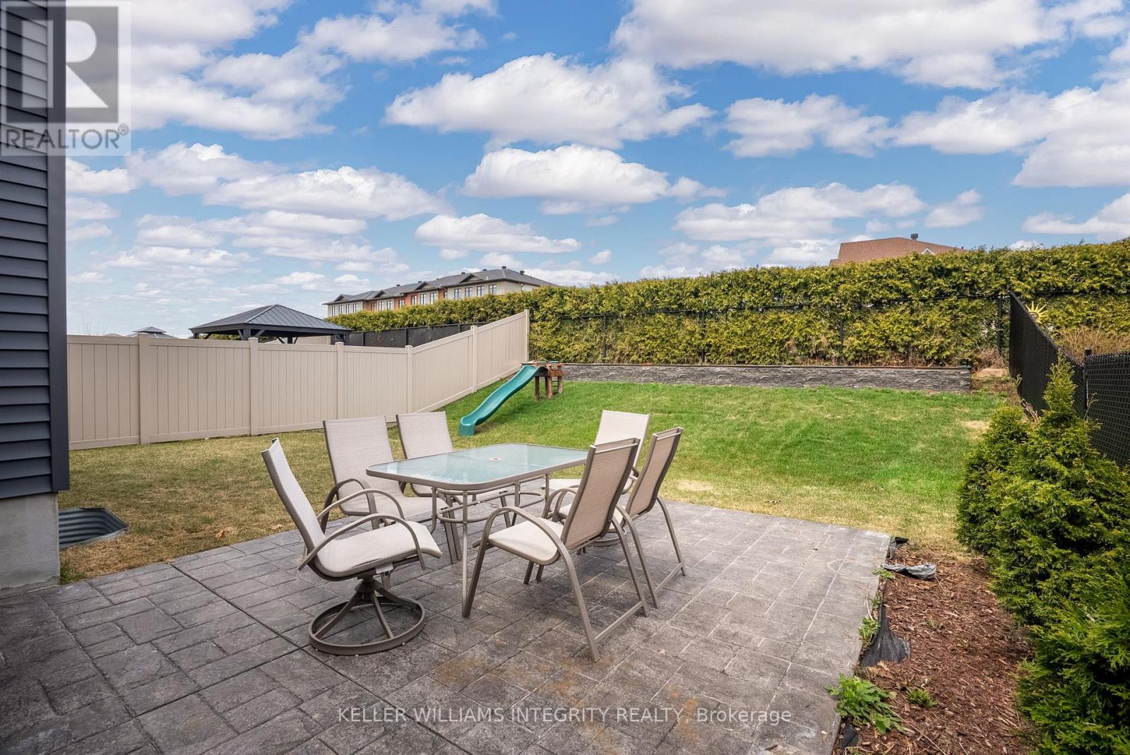 176 Onyx Crescent Property Photo 42