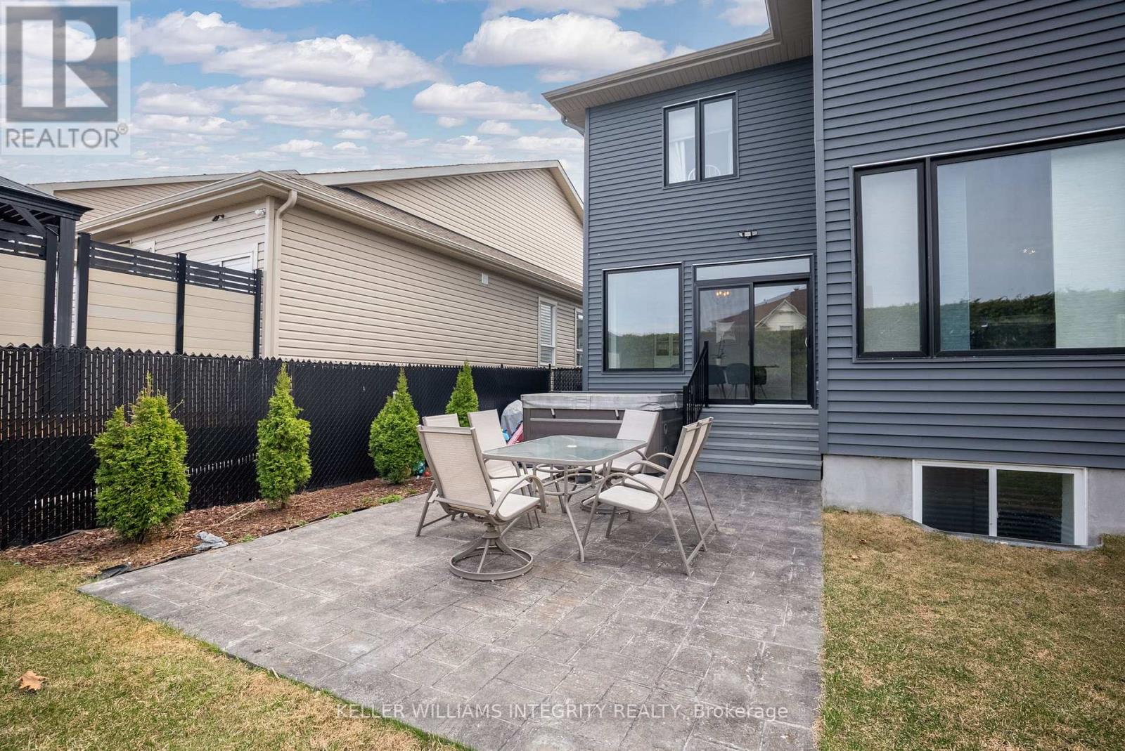 176 Onyx Crescent Property Photo 43