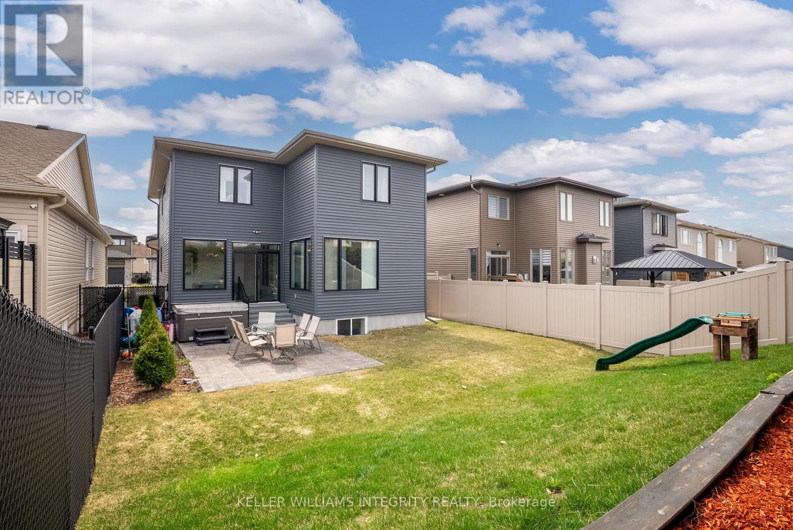 176 Onyx Crescent Property Photo 44