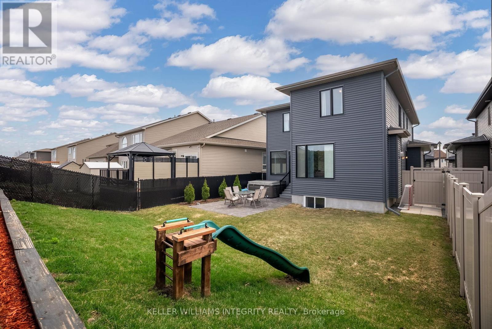 176 Onyx Crescent Property Photo 45