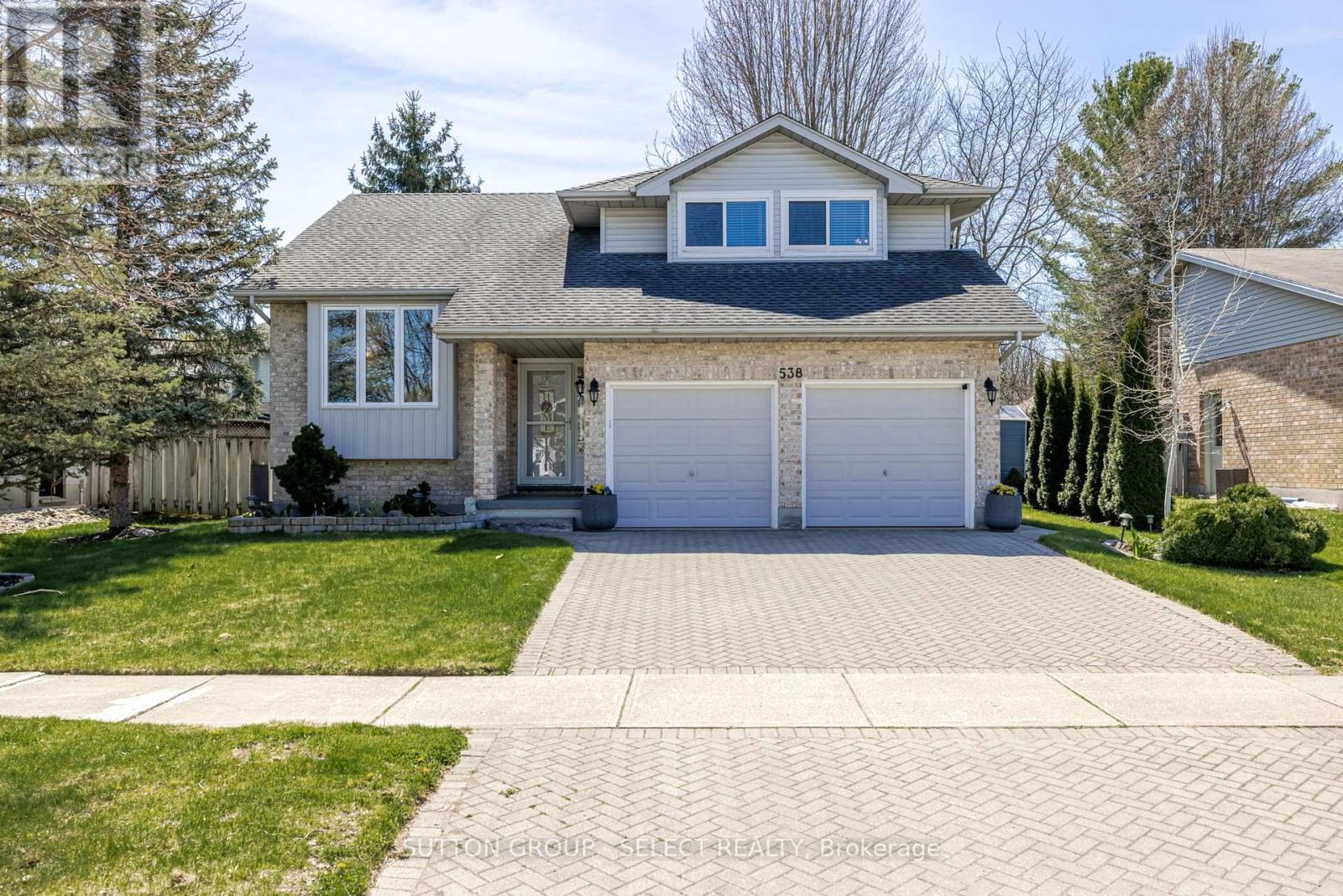 538 Ambleside Drive Property Photo 1
