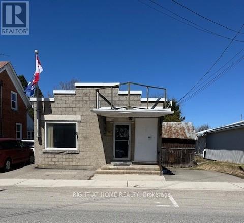 8 Main Street N Property Photo 1