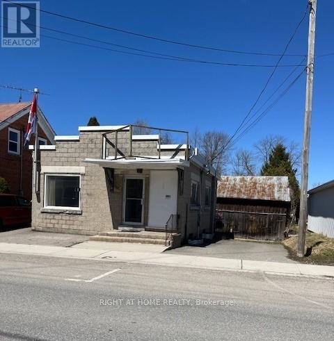 8 Main Street N Property Photo 2