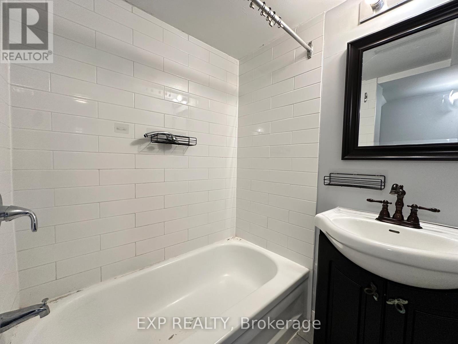 22a Charlotte Street Property Photo 8
