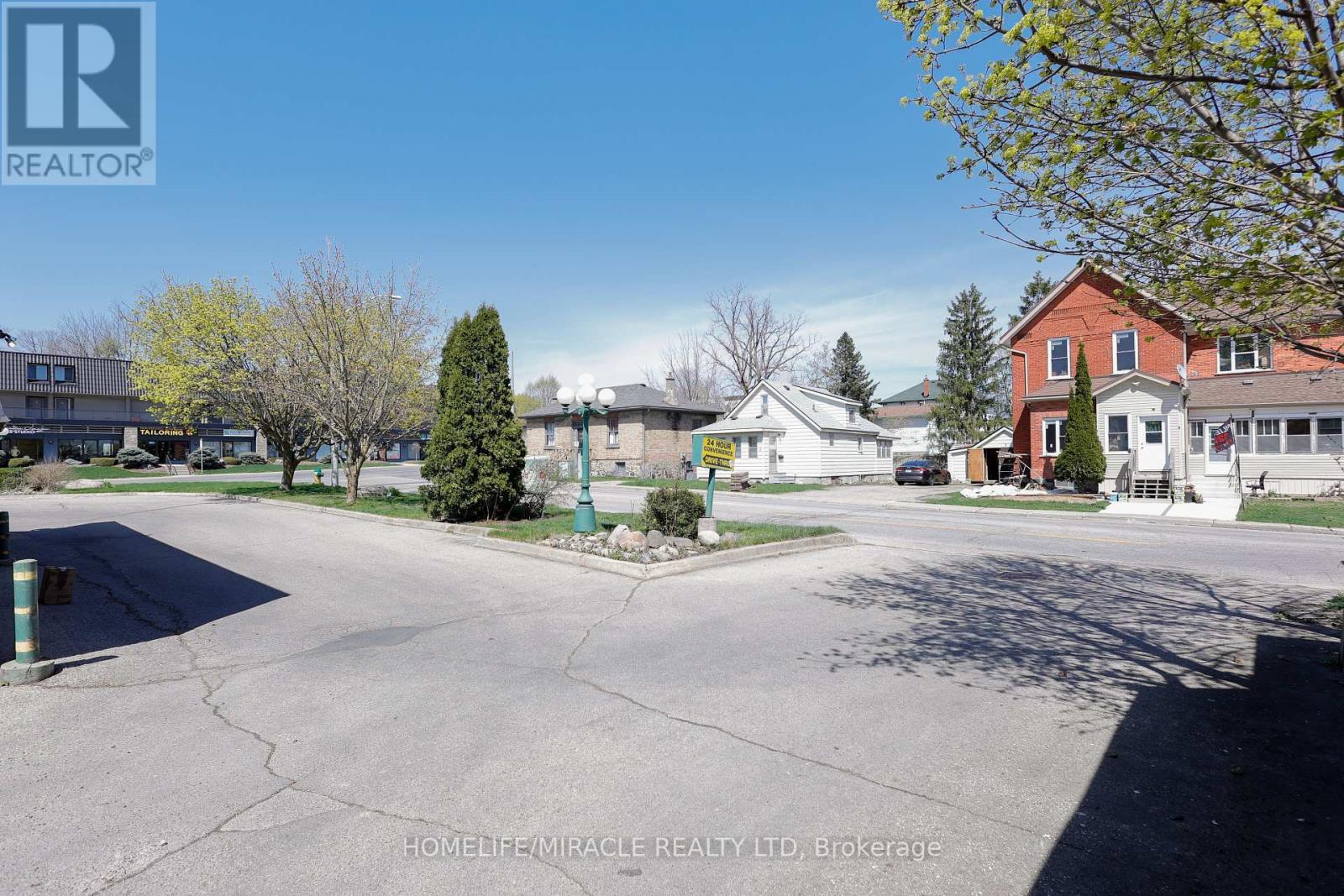 780 Dundas Street Property Photo 9