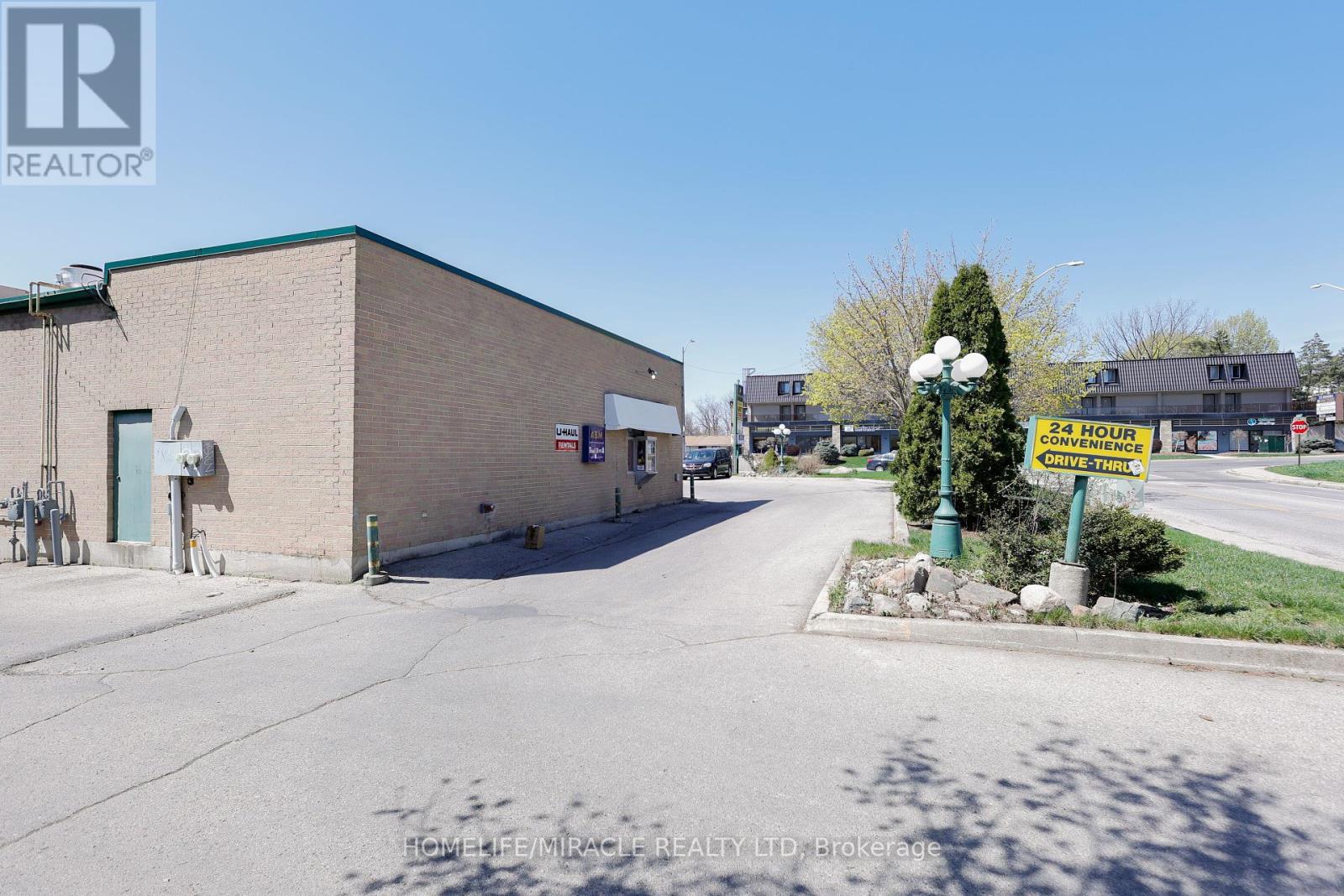 780 Dundas Street Property Photo 10