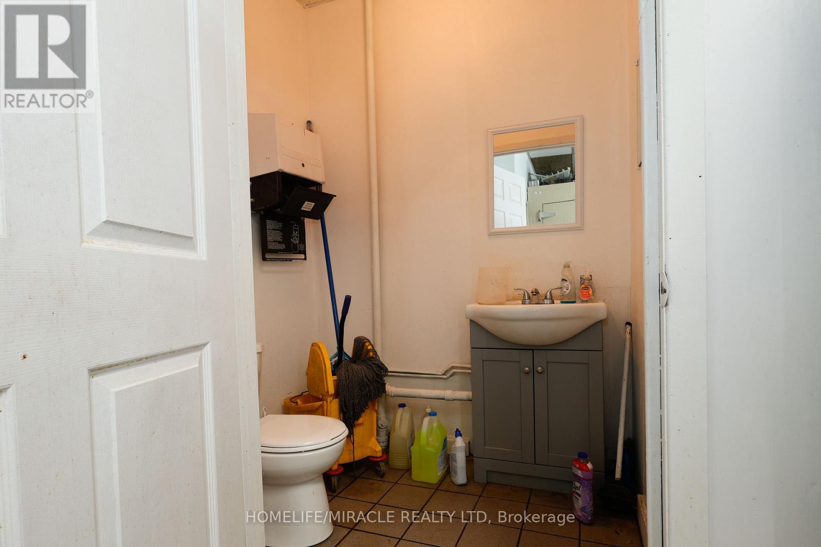 780 Dundas Street Property Photo 21