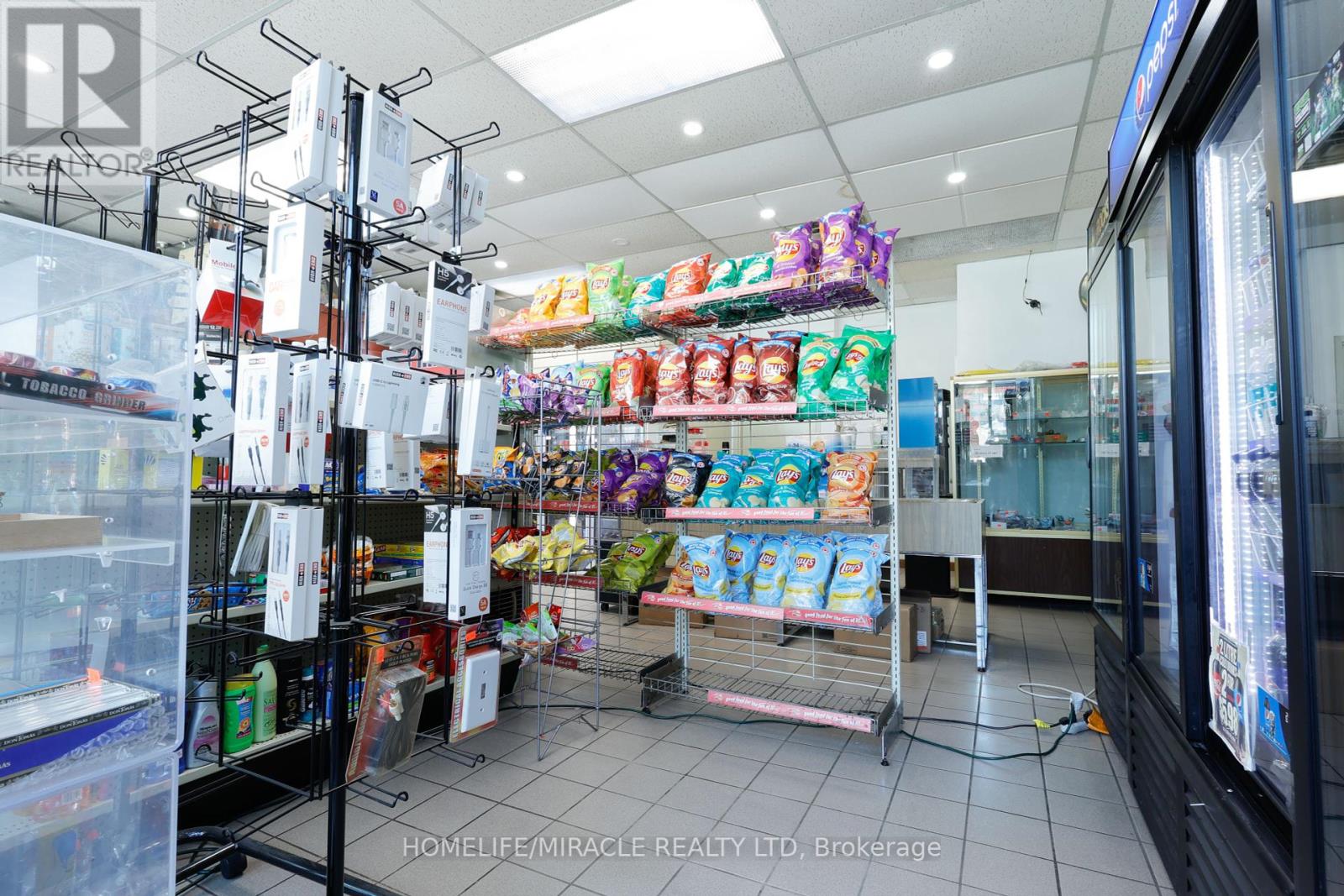 780 Dundas Street Property Photo 35