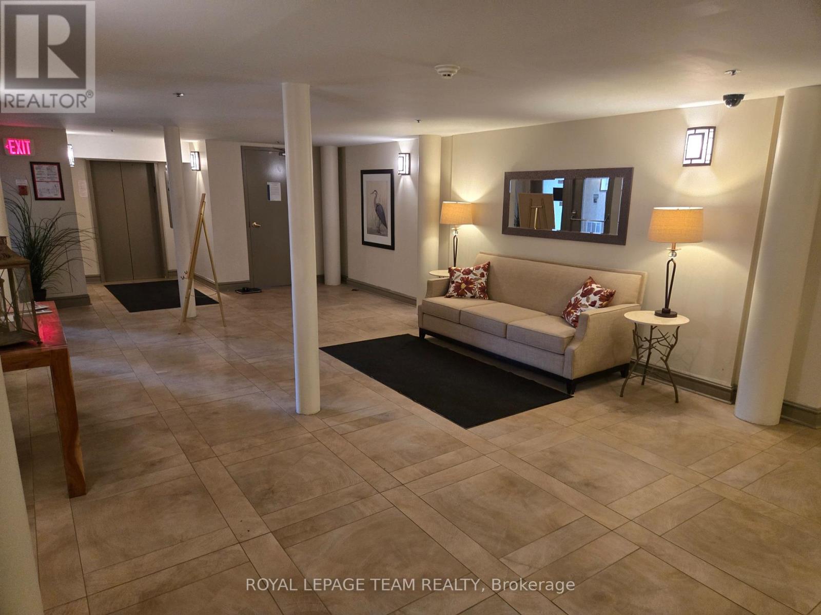 409 - 1 ROSAMOND STREET E Property Photo 1