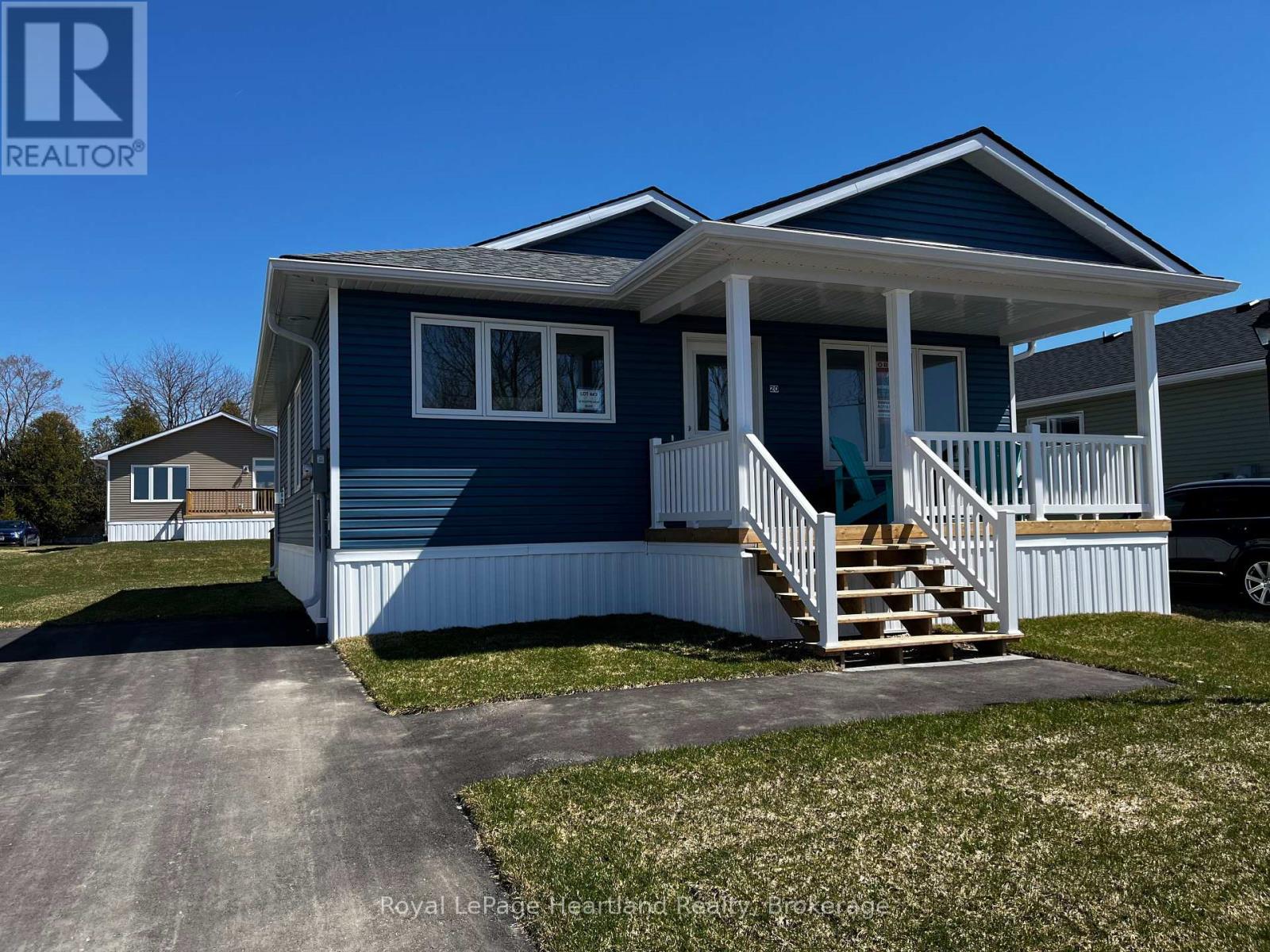 20 BLUFFS VIEW BOULEVARD Property Photo 1