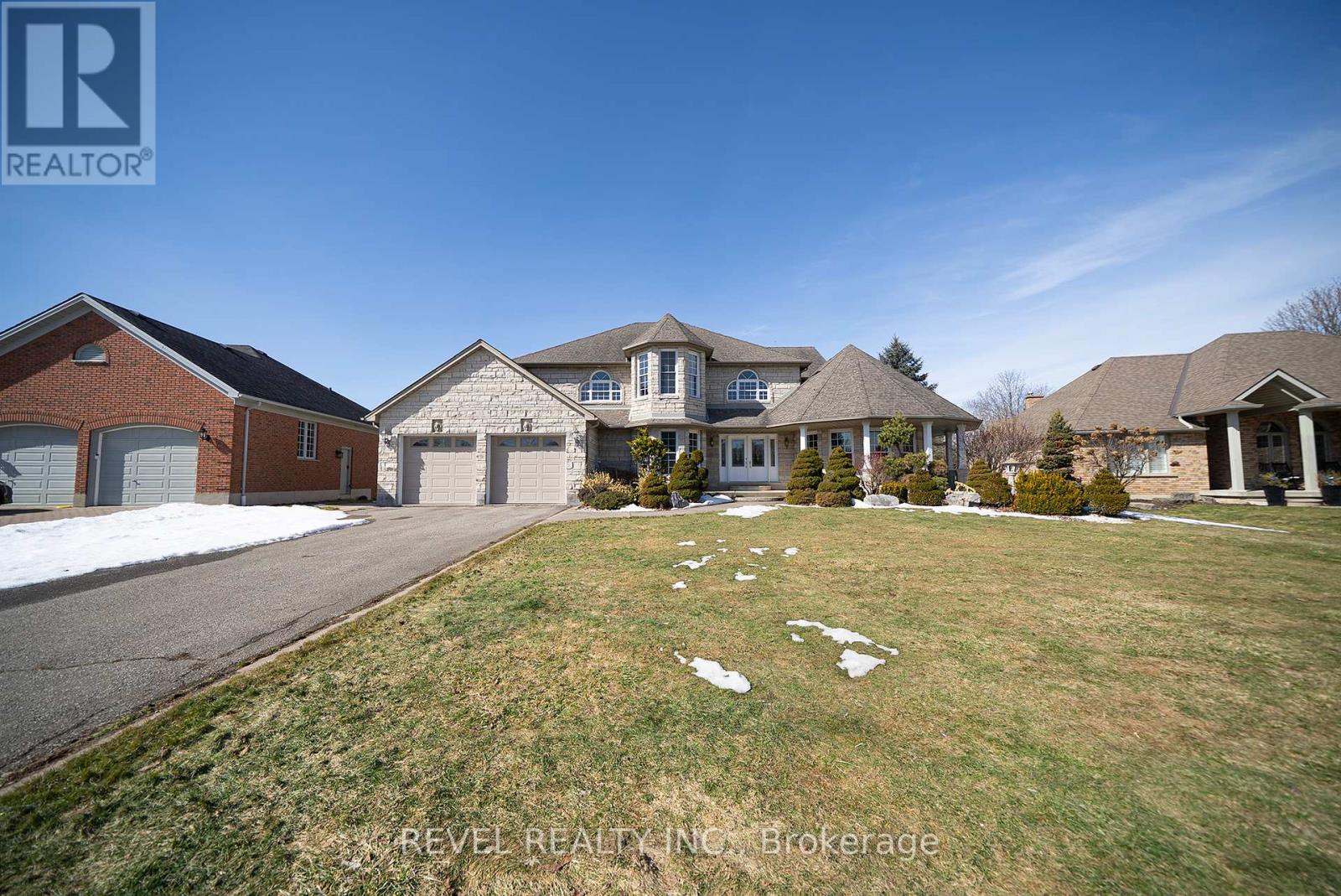 15 Royal York Court Property Photo 1