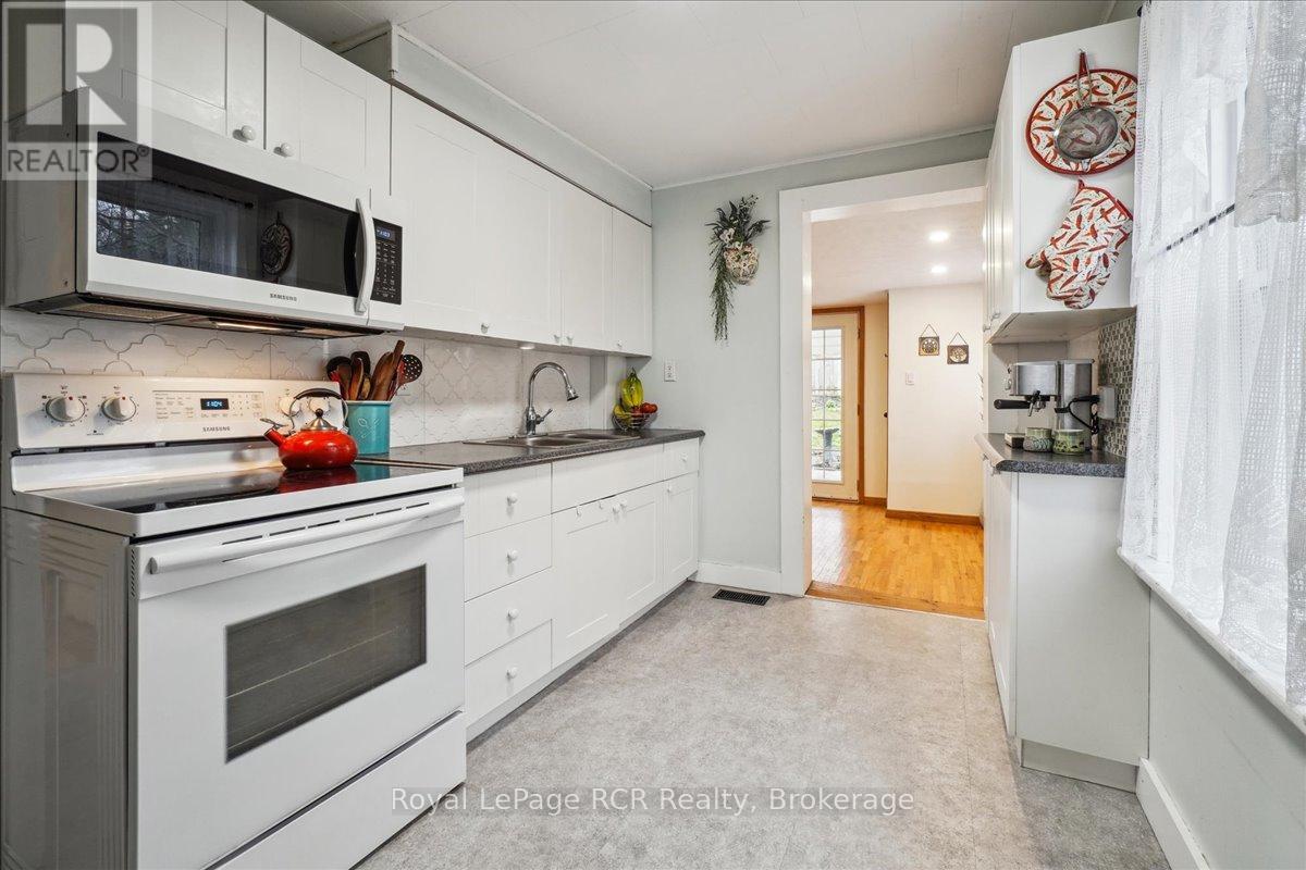 755 7th Avenue E Property Photo 15